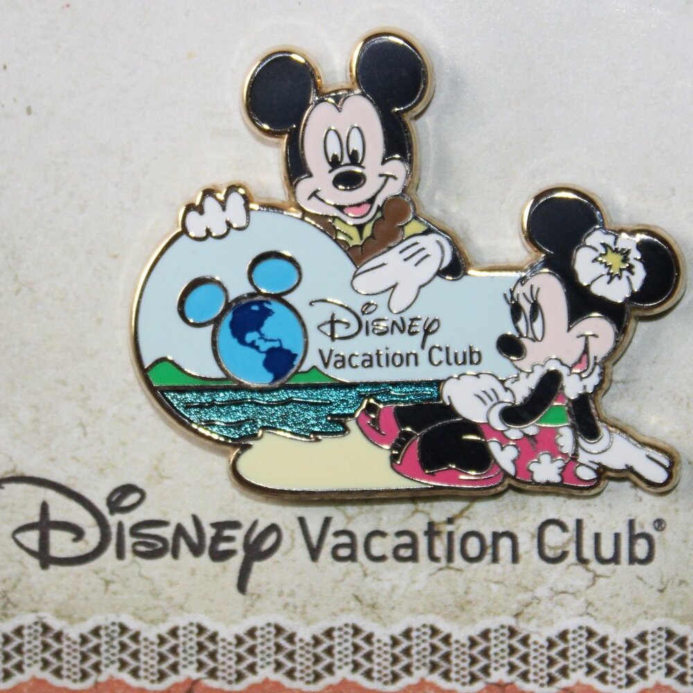 2011 Disney's Vacation Club Aulani Mickey & Minnie Collectible Trading Pin